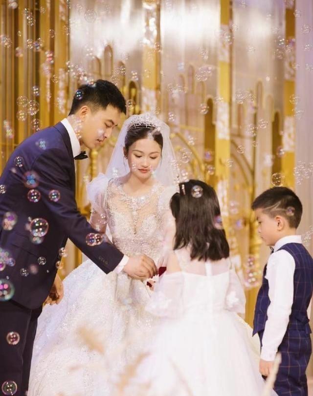 《真正男子汉》王威结婚,晒婚礼照简单大气,杨幂录视频隔空祝福_节目