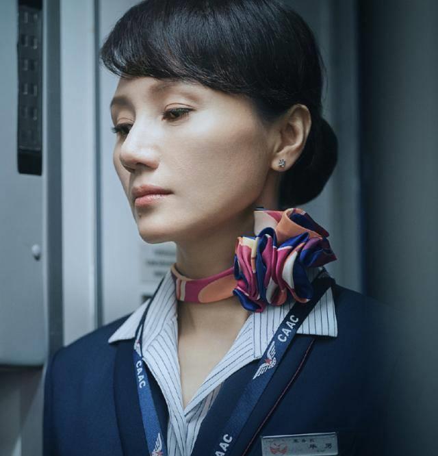 《中国机长》乘务长始终有心事,感情线也表述不明,原来剧本改了_毕男