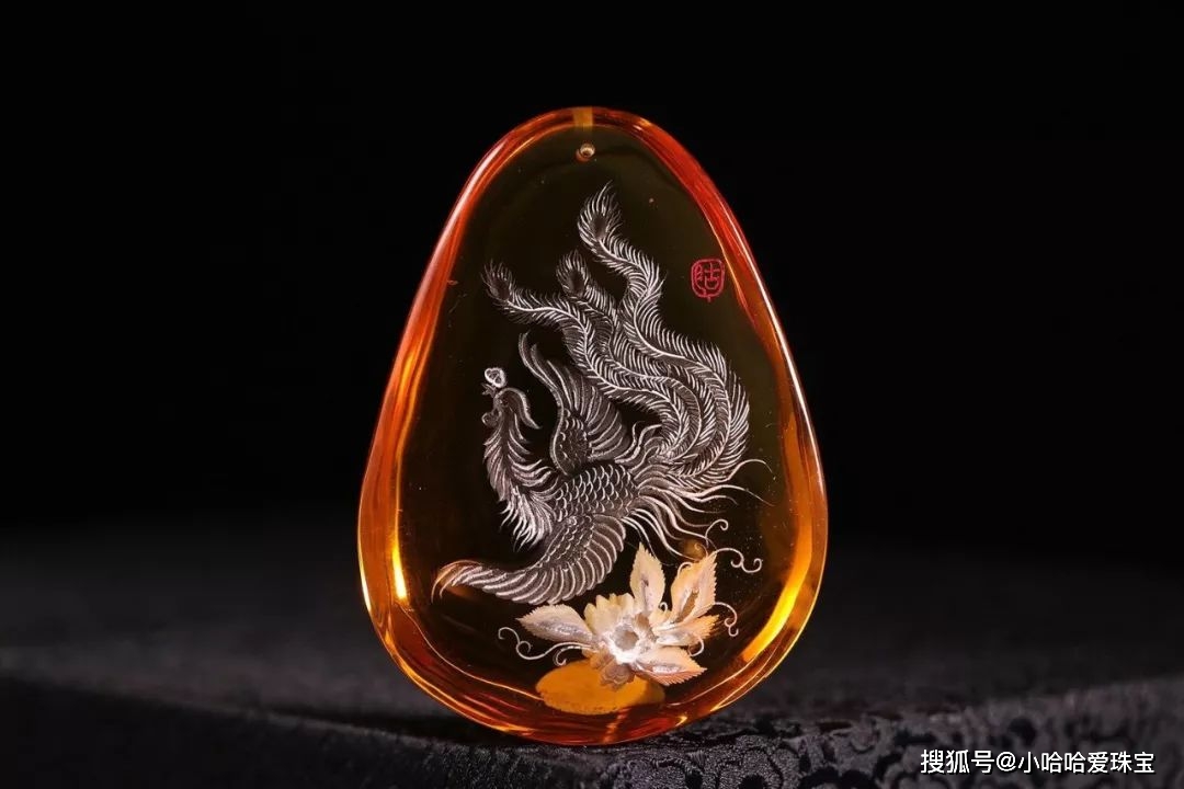 废料雕出百万效果的阴雕琥珀,到底有多神奇?_雕刻_进行_图案