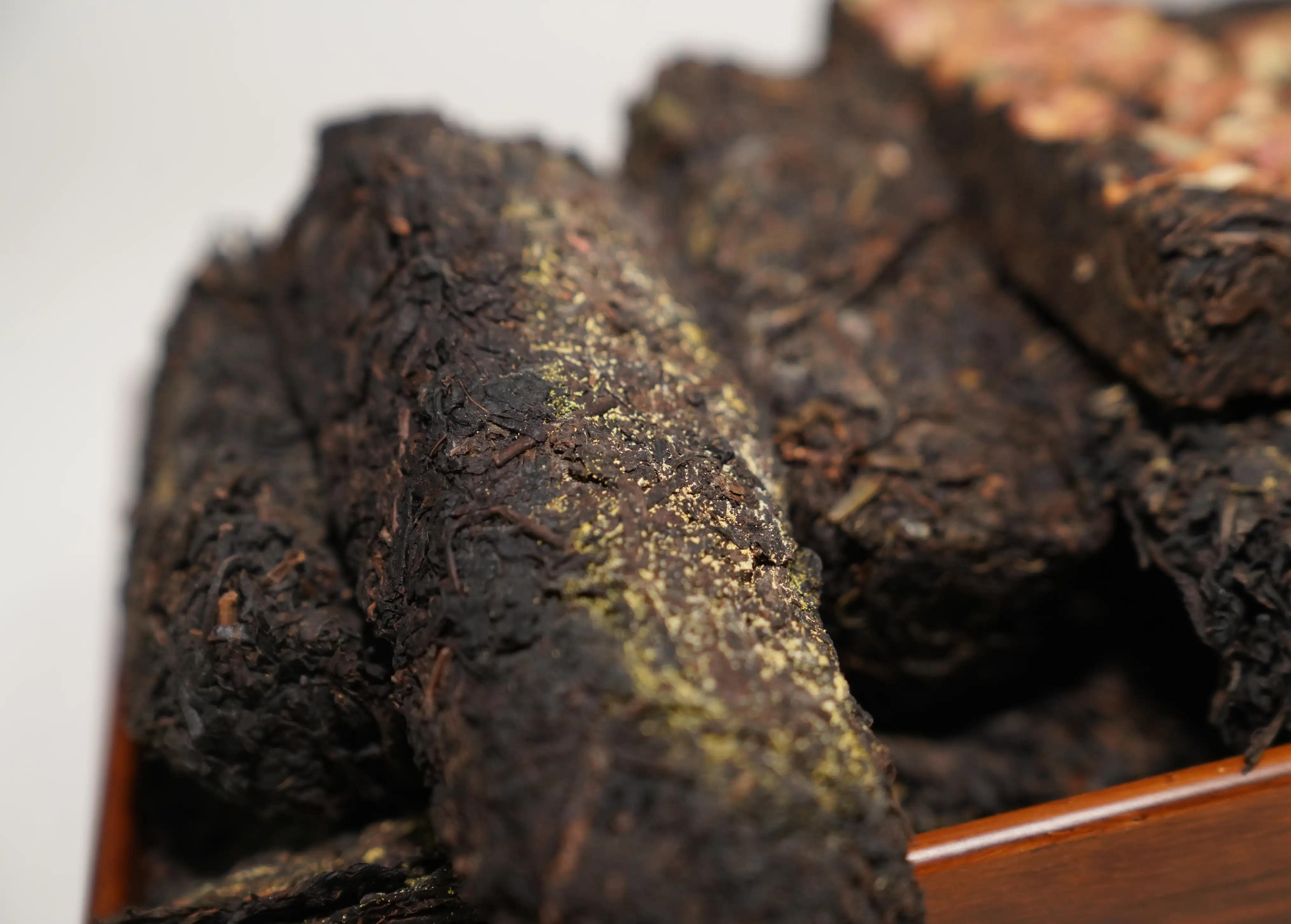 筑制,因原料送到咸阳泾阳筑制,称"泾阳砖";因在伏天加工,故称"伏茶"