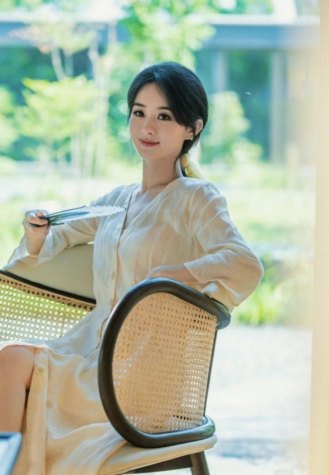 赵丽颖久违大秀一字马!