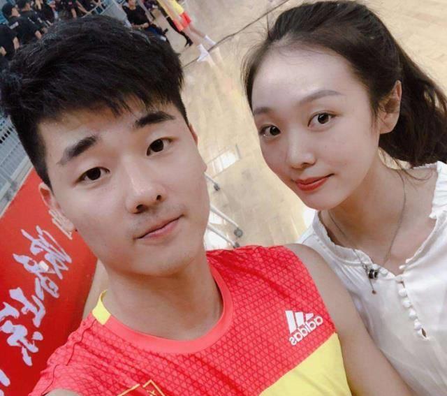 1米88的排球女神肤白貌美,曾被郎平看中培养,退役之后收获爱情_樊响