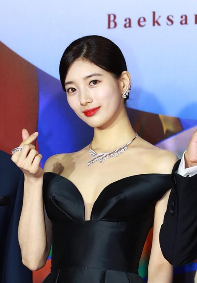 林允儿裴秀智撑起全场,黑白礼服好单一_造型_风格_全黑