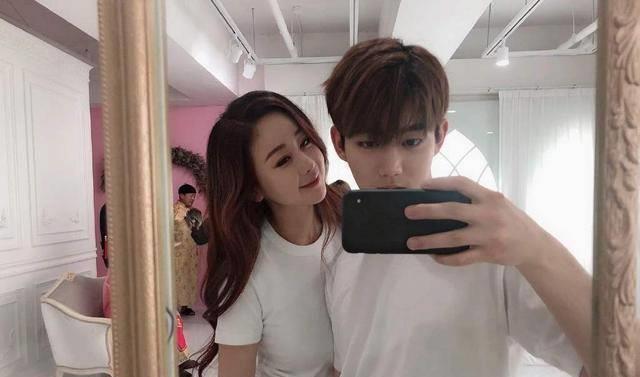 后来,咸素媛又和一名富二代走到了一起,两人交往了四年,却没有走到一