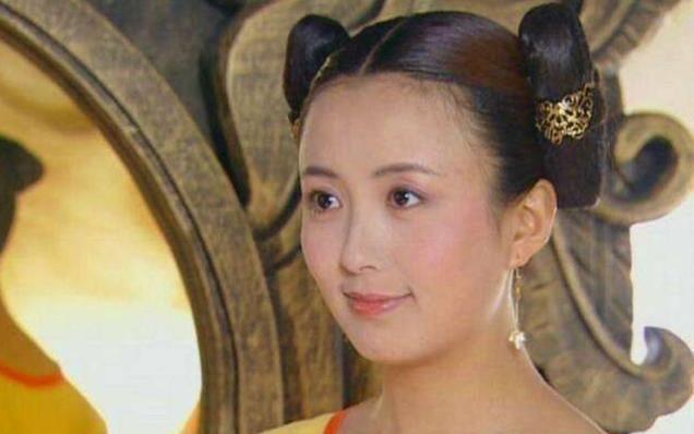 45岁杨童舒穿迷你裙跳热舞,幅度太大险走光,白嫩长腿超吸睛_视频_裙子