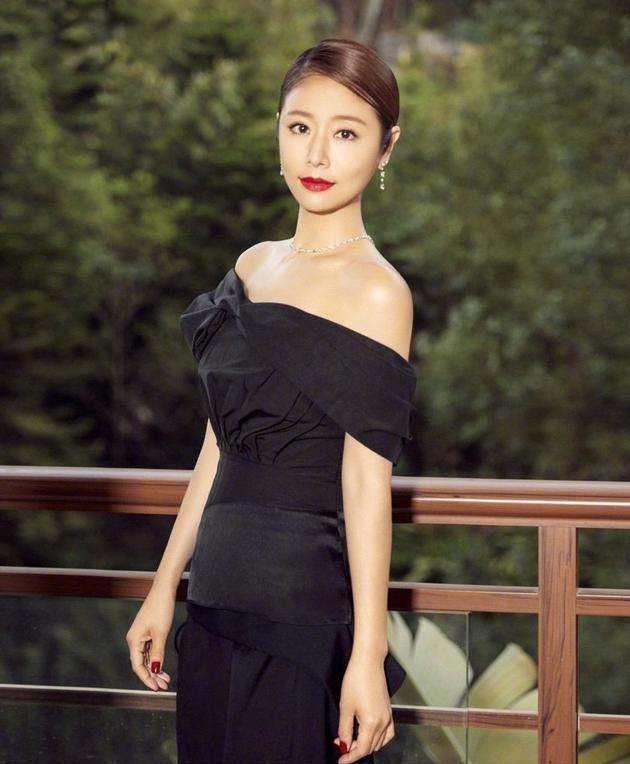 43岁林心如活动生图近照,真实颜值一览无遗,网友:霍建华都顶不住!