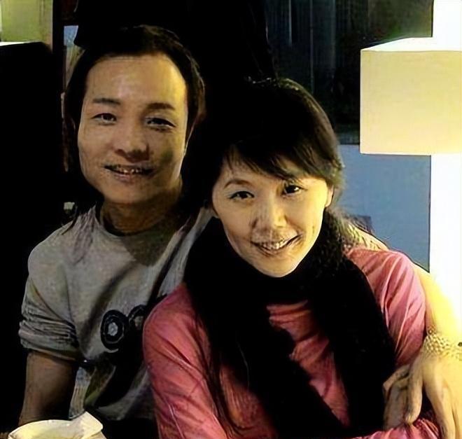 许巍:当兵遇到一生挚爱,结婚24年无绯闻,没有孩子成遗憾_音乐_父母
