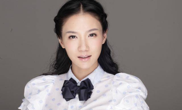 37岁杨烁老婆近照,"隐藏"了9年,原来是我们熟悉的欧阳老师_搭档_演技