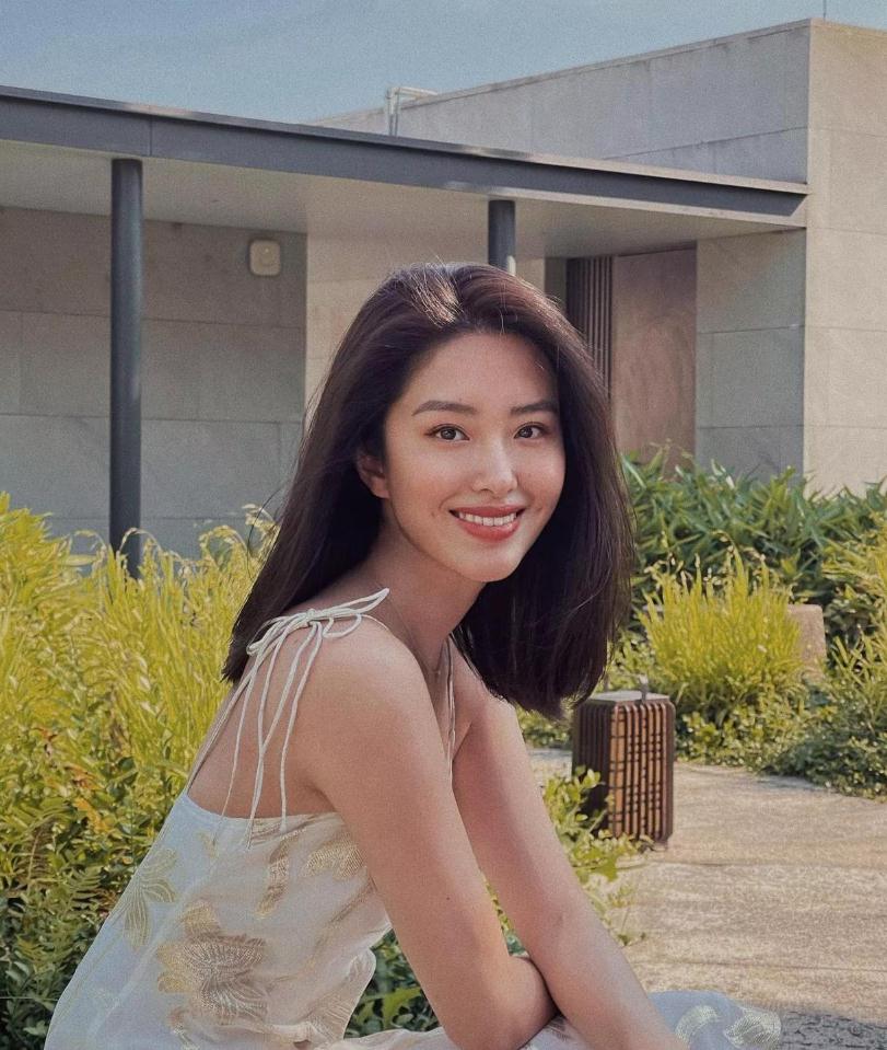 杨采钰比刘亦菲年纪小,资源越来越好_陈金飞_恋情_钟楚曦