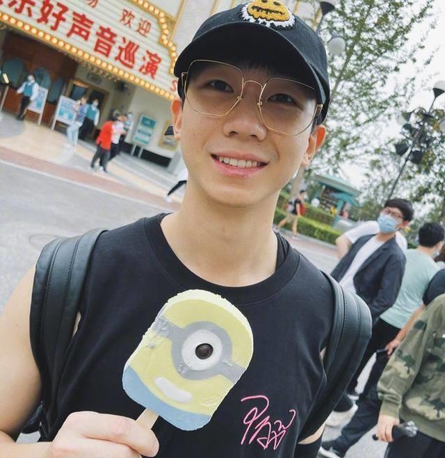 28岁白举纲官宣结婚!