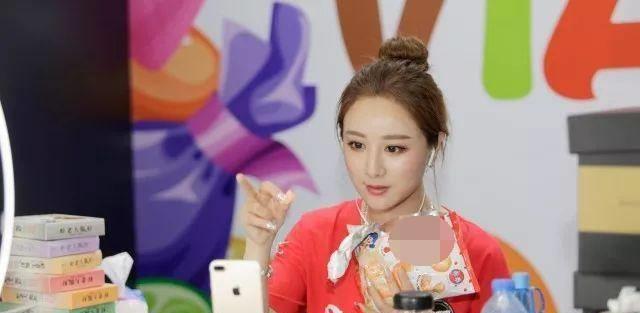 18岁当老板20岁获冠军,从寡言到出镜女王,她说:全靠我的老公_薇娅