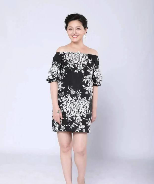 驼背腿粗像邻家大妈,根本认不出来_身材_形象_年龄