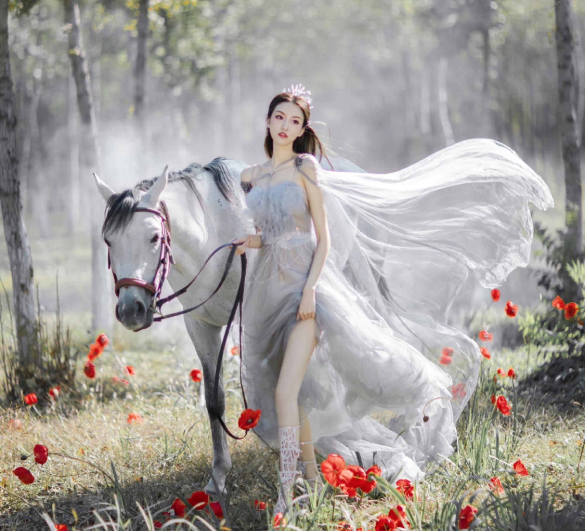 事业线很显眼,紧身服凸显蛮腰大长腿_马阳阳_照片_辽宁籍