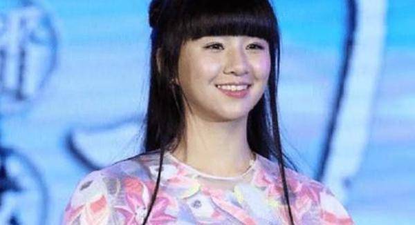 21岁小彩旗在变胖的路上越走越远,姨妈杨丽萍对她己经失去控制_孩子