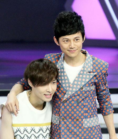 童年杨幂在刘威怀里,刘德华亲吻谢霆锋,原来娱乐圈里都是老熟人_吴磊