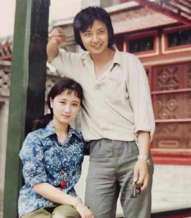 著名演员侯长荣:与妻子"红楼"相遇,结婚37年生一女,幸福美满_陈剑月