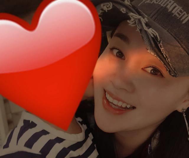 37岁赵本山女徒弟和友人喝酒小聚,风韵犹存,网友直呼:太美了_婷娜