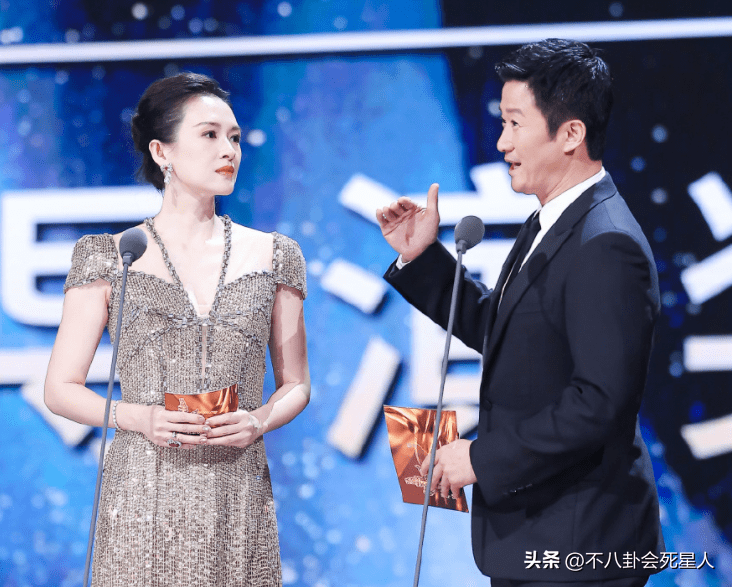 当张天爱跟随红毯剧组时,章子怡,吴京和沉腾坐在前排.