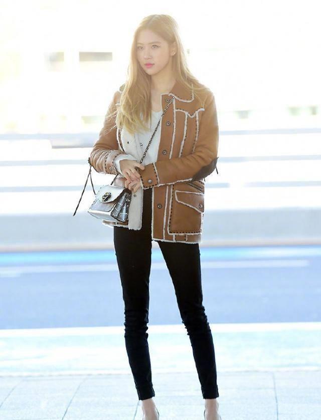 blackpink成员金智秀朴彩英同框出镜,颜值个个爆表,从头美到脚_美的