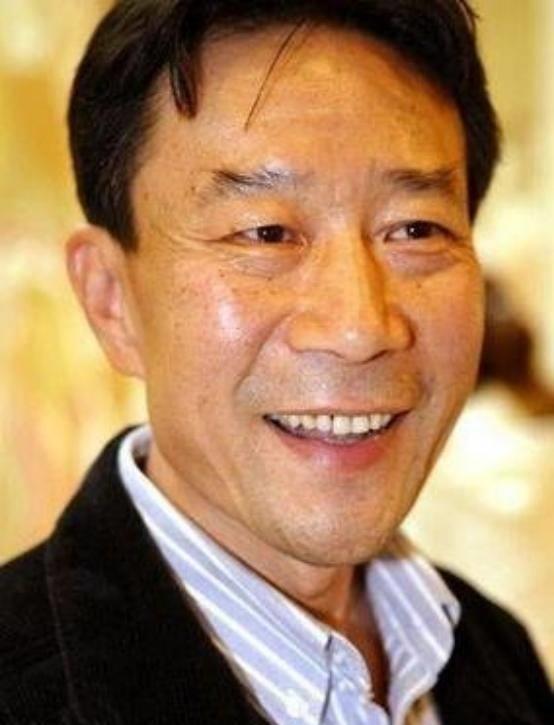 67岁李雪健带病演戏,听力和声带受损,因失误连忙道歉太谦虚_小角色