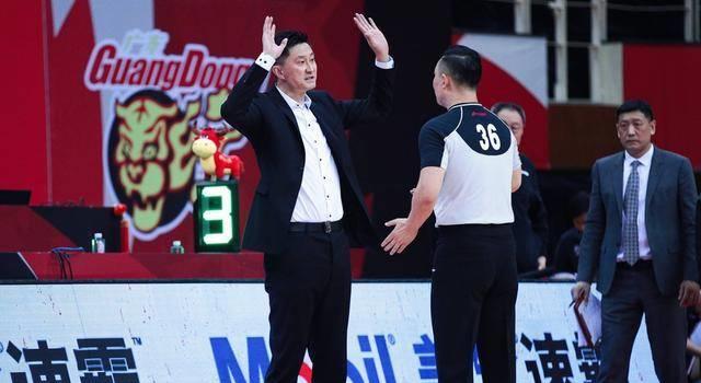 曝姚明出任裁判杜锋携手闫军成为队友_比赛_进行_cba公司