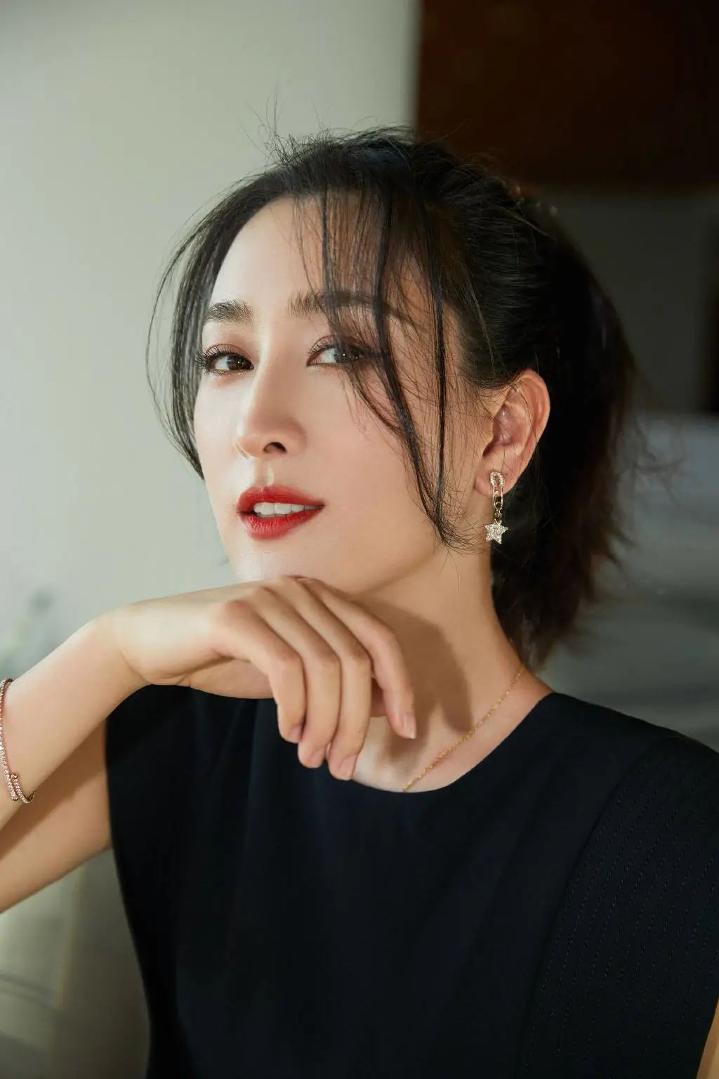 抢男人,争资源,娱乐圈的"塑料姐妹情"绝了_霍思燕_秦岚_李小璐