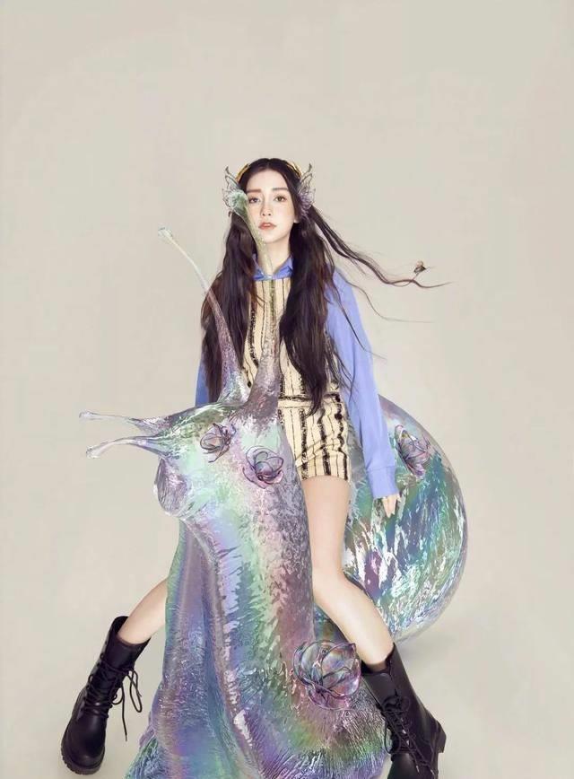 angelababy挑战新造型,骑着"毛毛虫"化身仙女,精灵公主驾到_蝴蝶_的