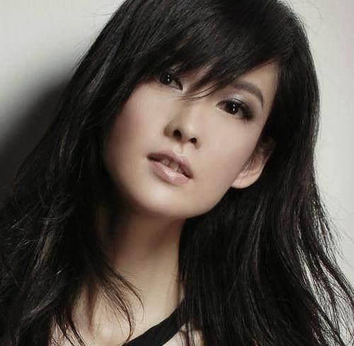 51岁周慧敏晒美照大秀香肩锁骨,还是当年玉女范_头像_照片_美貌