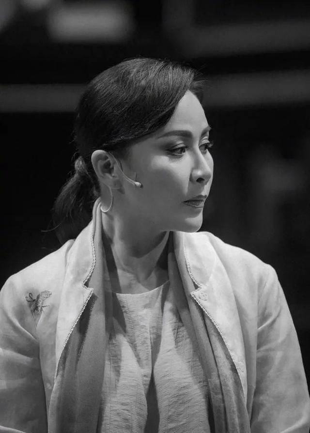 53岁刘嘉玲晒素颜照,眉毛让人出镜,网友调侃:看成了宋小宝_运动_保养