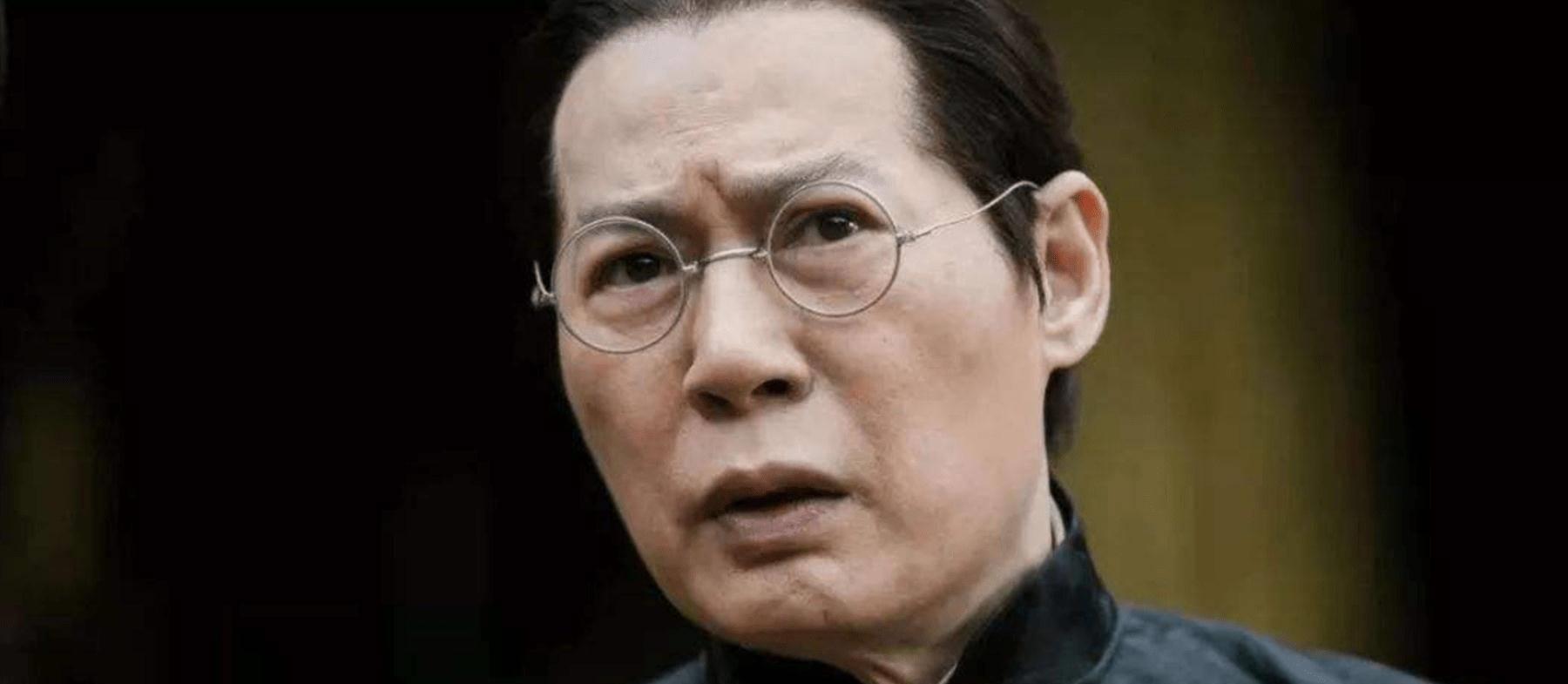 70岁的徐少强:白发满头还在四处接戏,坦言:10岁幼子还需养活!