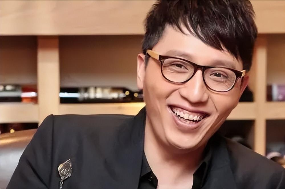 惹怒张家辉,逼问唐嫣,调侃大佬,成名后的华少有多膨胀?