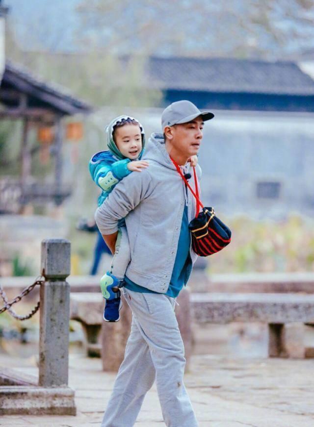 jasper,嗯哼和小泡芙再次欢聚.网友:可以组团出道了_小孩_节目_年龄