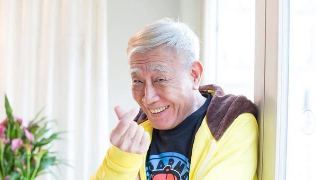 78岁"急智歌王"张帝近况,受慢性阻塞肺病折磨,宅家练毛笔字_表演_妻子