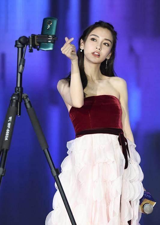 angelababy卖萌五连拍,粉丝直言太可爱!