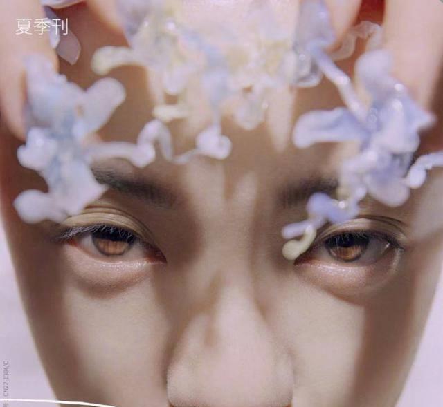 看来郭姐也是豁出去搞时尚了,怎么新奇特就怎么拍了.