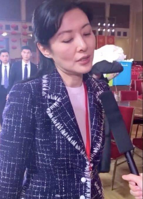 辟谣女儿有自闭症,不过闺女确实没妈妈长得好看_电视_美人归_香香