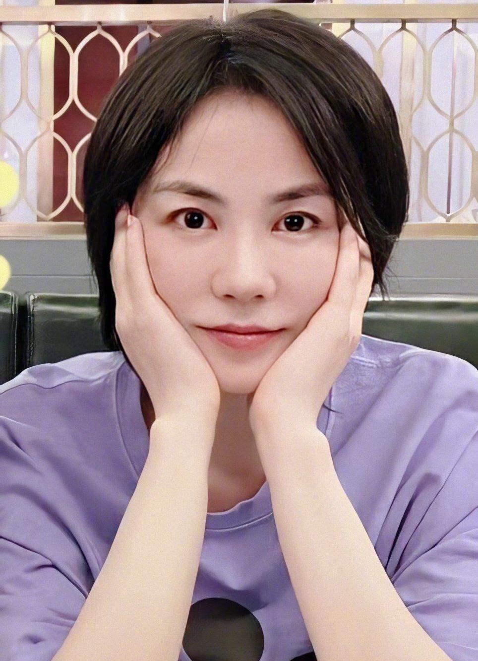 50岁王菲一点也不显老,为女儿李嫣过生日,容光焕发似少女_效果_迪士尼