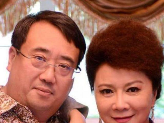 59岁蔡明藏了34年的儿子曝光,原来是他,难怪蔡明深藏不露_丁秋星_丁丁