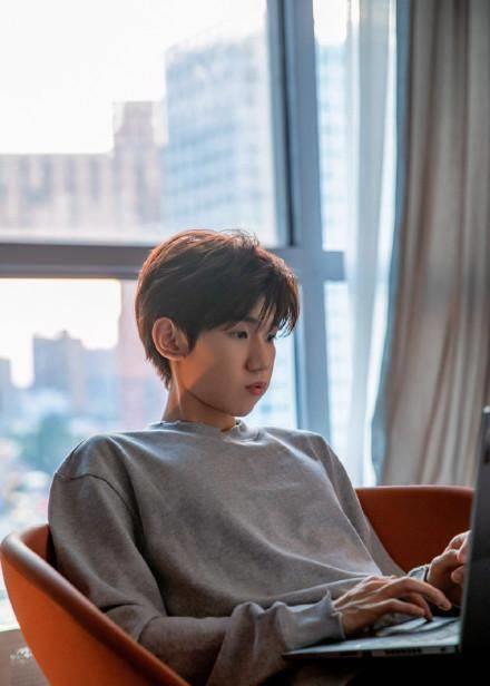 tfboys大不同,王俊凯无辜,王源开心,易烊千玺好优秀_脱粉_时候_路子