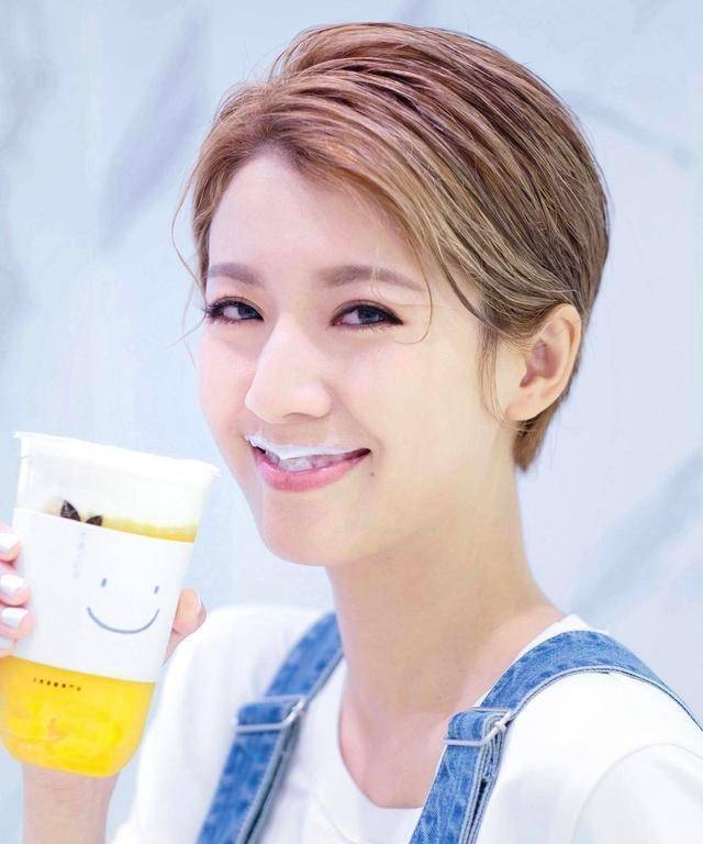 tvb力捧花旦前男友转行做演员,两人一同参加高层生日会不尴尬_蔡思贝