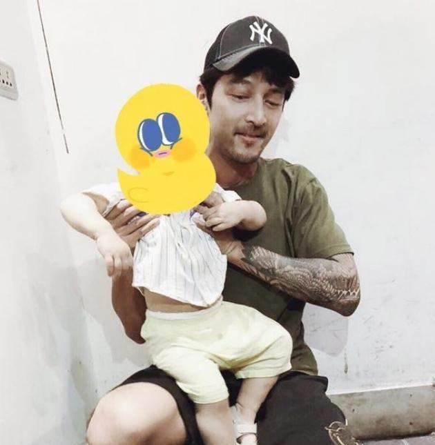 如果要说到胡歌身上的纹身,那就不止这一个了,除去拍戏的时候假纹身不