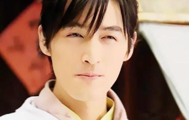 把父母纹在心上,把盔甲纹在臂膀,胡歌你的故事何时能与人分享?