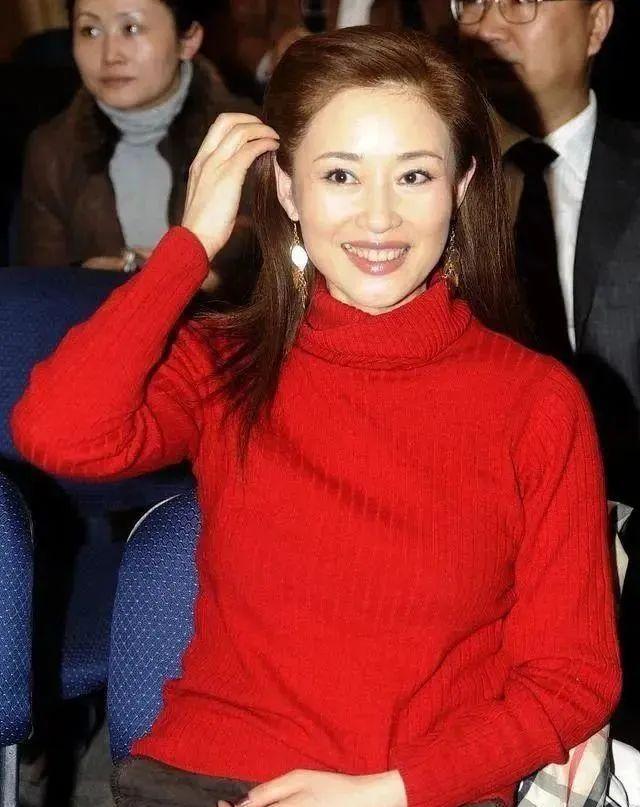 "新丽传媒"这个名字,也是以盖丽丽为命名的,是曹华益对老婆爱的表现.