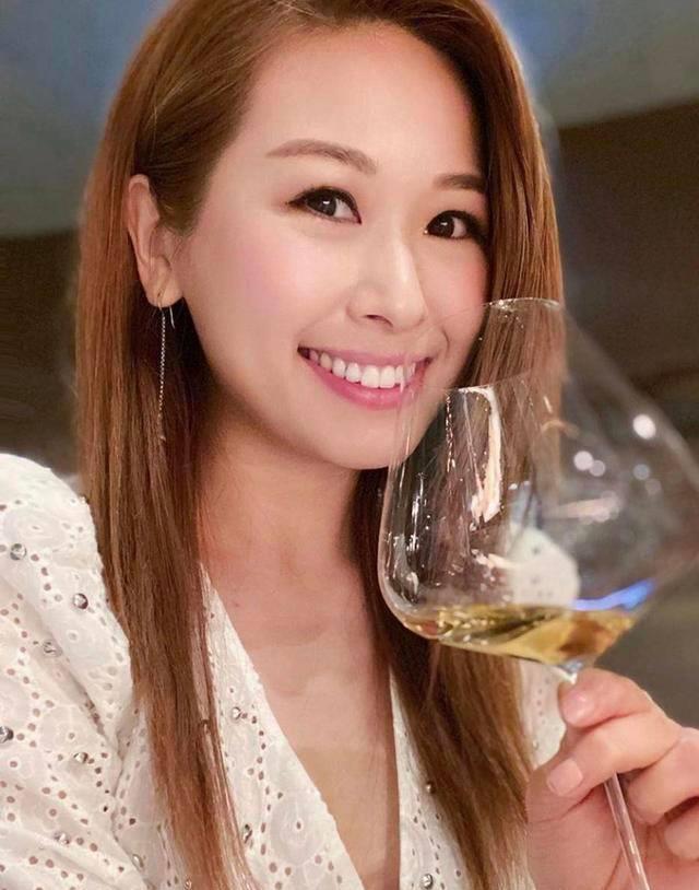 tvb花旦赵希洛为拍剧忍痛练舞,现实中是富二代,家境富裕_香港_家人