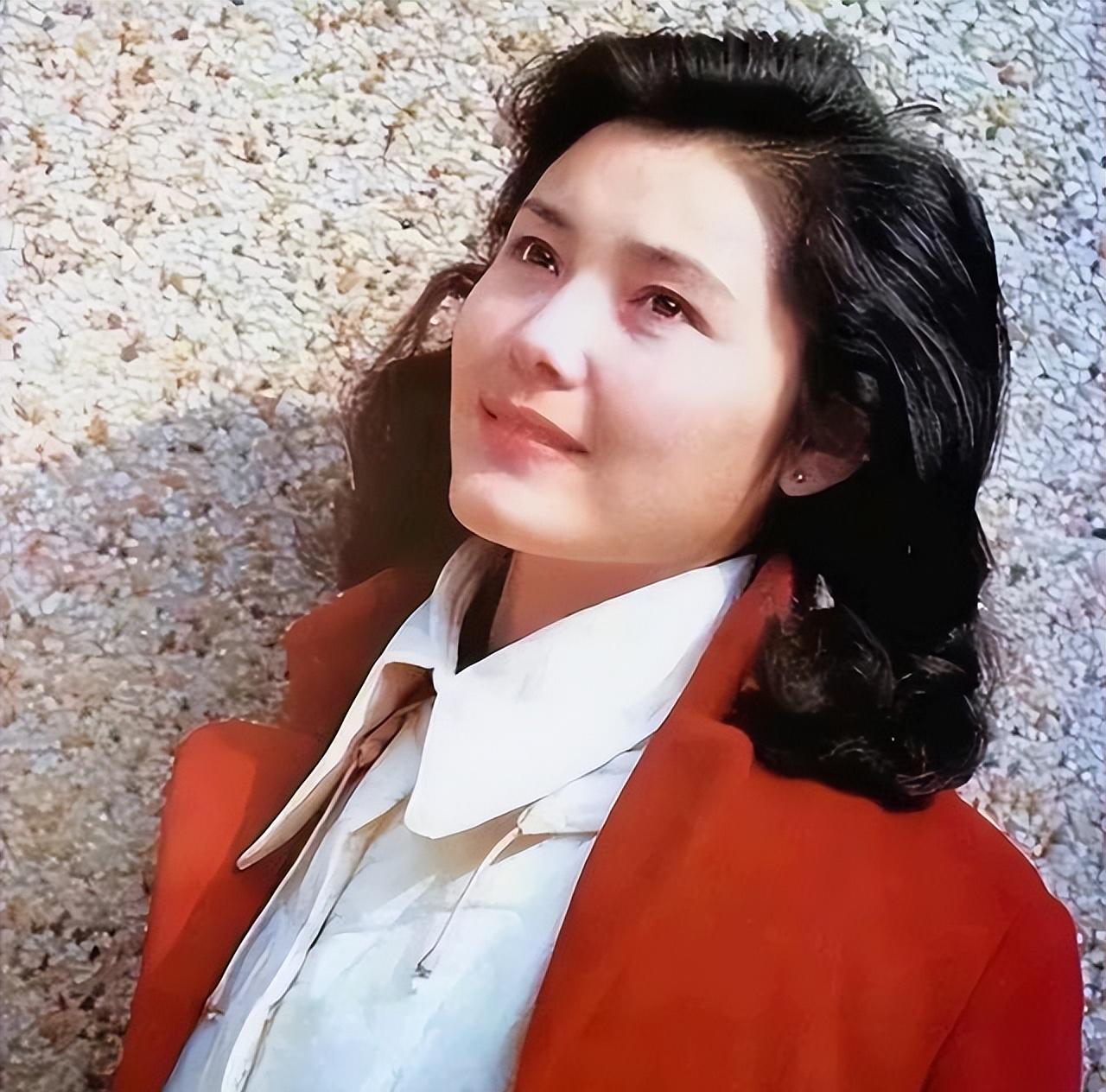 姜黎黎:从护士到明星,与圈内丈夫恩爱46年,不逼婚女儿晚年潇洒_因为