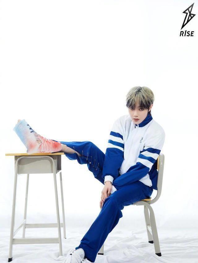 任豪这应该就是篮球校队的吧,准备去约球?