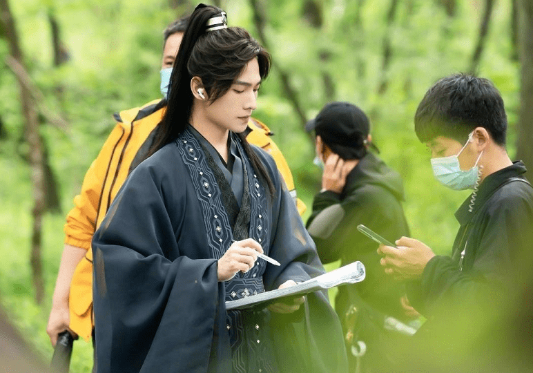 杨洋和张丰毅演父子?幕后父慈子孝,剧中角色却十足"无情"!