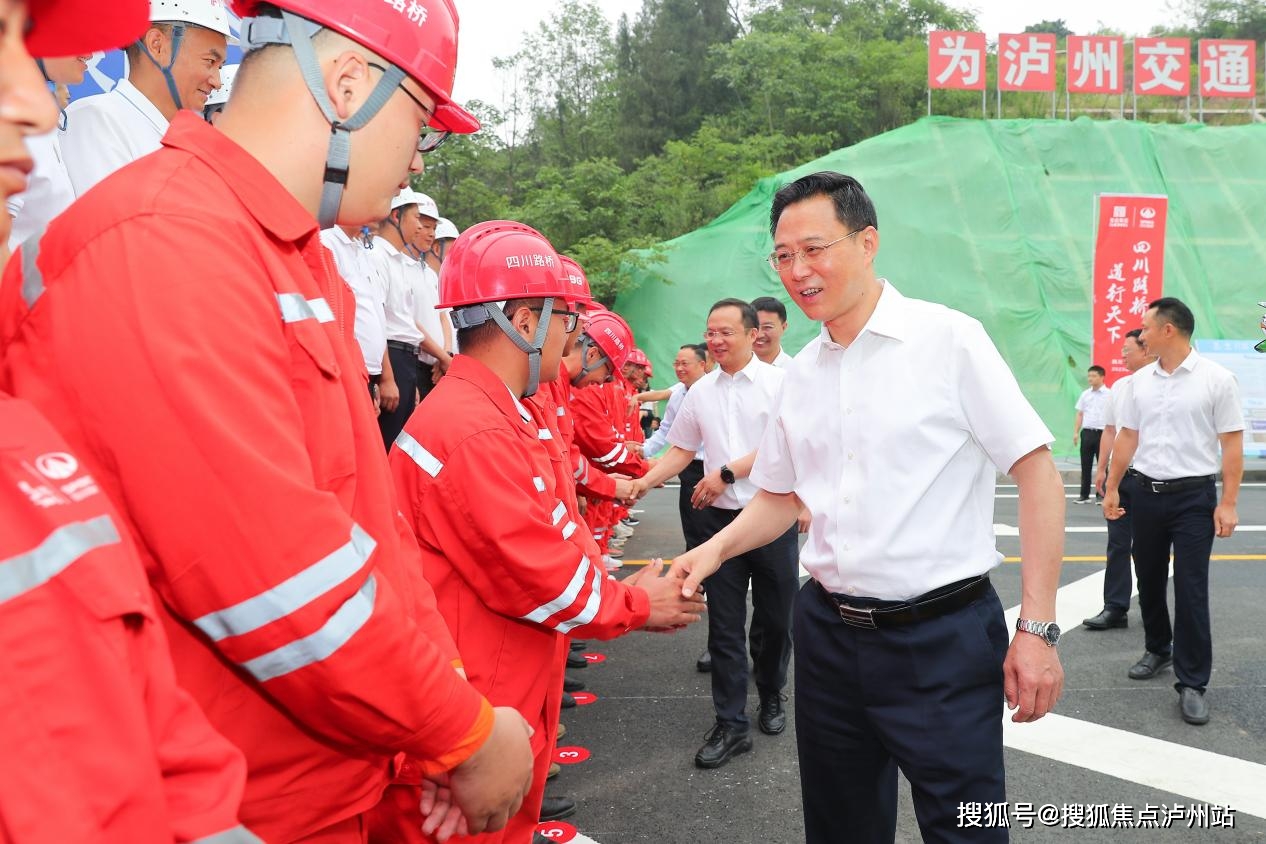 市交通运输局党组书记,局长朱江汇报全市渡改桥和过江通道规划建设