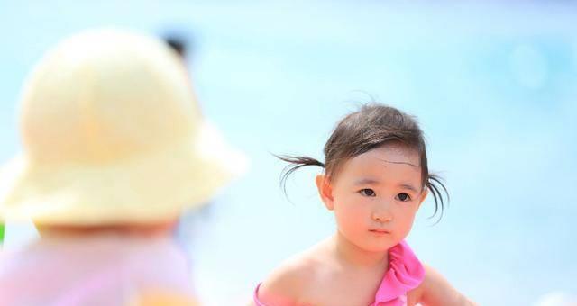 奥莉长大后令人眼前一亮,甜馨更是成小美女,父母的基因果然强大_生活