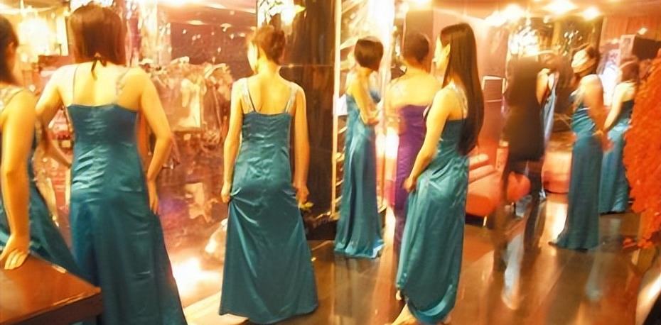 天上人间之所以对女服务员的要求这么高,是因为他们要服务的顾客每一